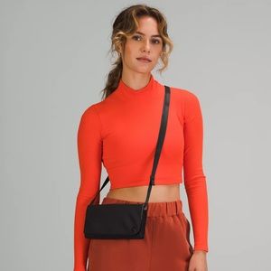 Lululemon black crossbody wallet clutch